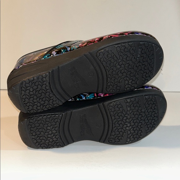 Dansko XP 2.0 Clogs - Picture 10 of 15